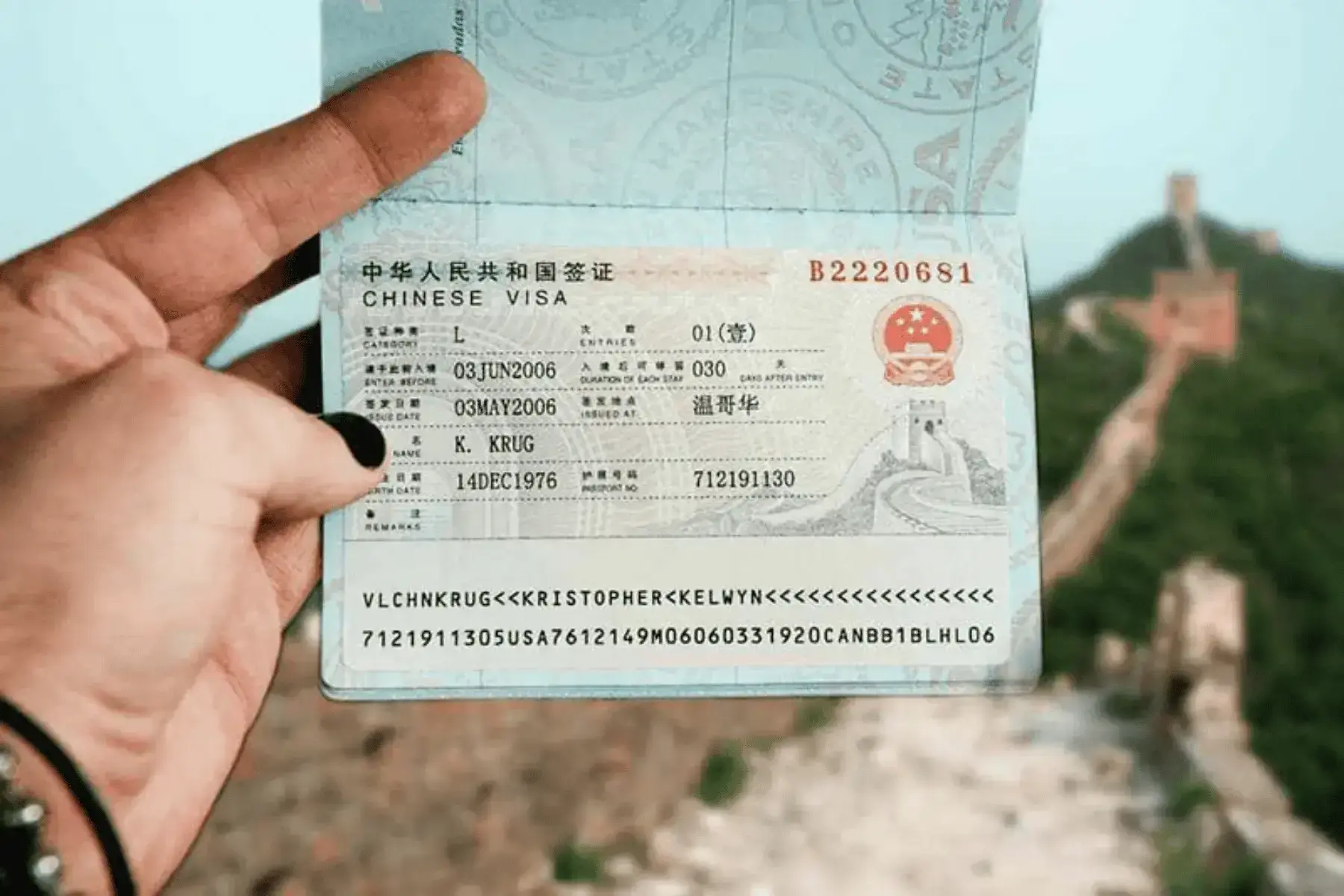 Bảng so sánh tự làm visa và nhờ dịch vụ